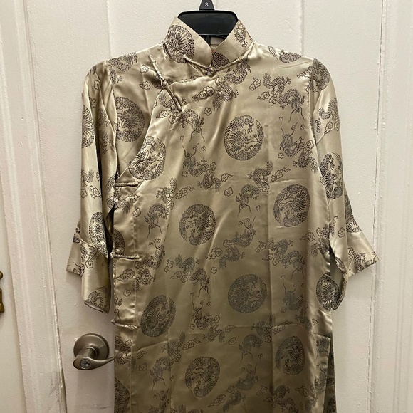 Authentic Mandarin Collar Tunic with Frog Buttons - Picture 2 of 3